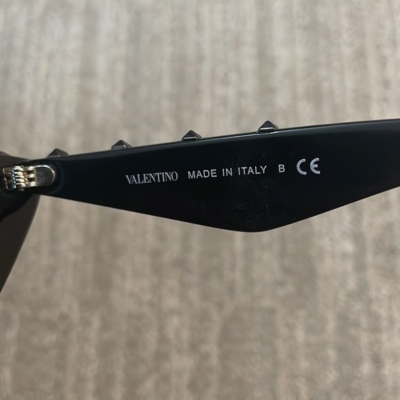 SOLD ON Ⓜ️ - Picture 5 of 10